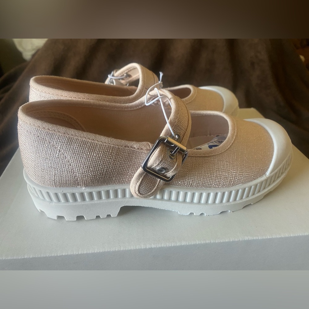 Girls shoes with buckle